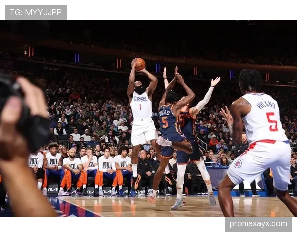 本·华莱士通过高效防守限制对手核心内线篮下得分明显提升球队防守质量